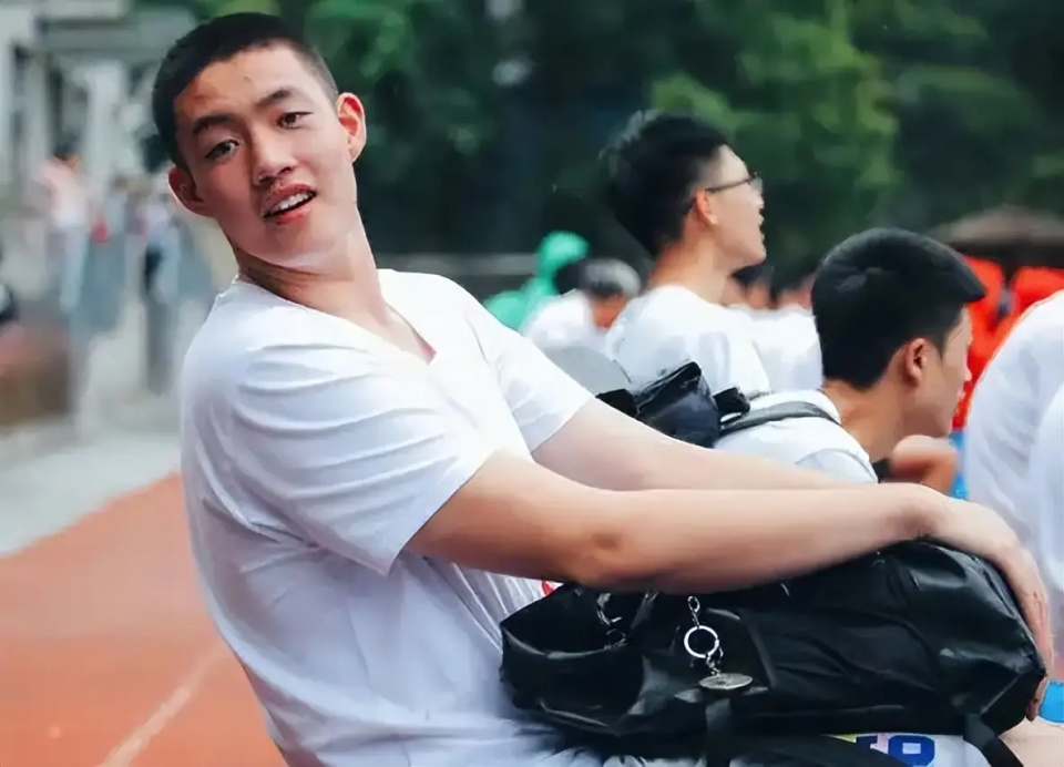 球队阵容得, 本期我们关, 个人特点是