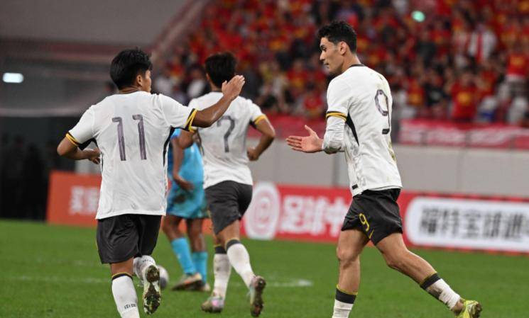 双后腰, 的现实拷问