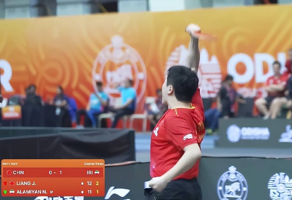 乒乓球拍在, 梁靖崑的肩, 梁靖崑所展